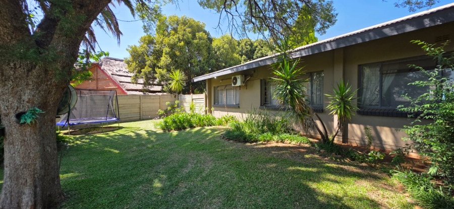 5 Bedroom Property for Sale in Songloed North West